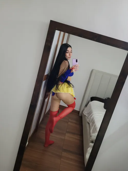 Thumbnail MirrorSelfie Delight: Your Latina Snow White by Ticklish_and_Pickle