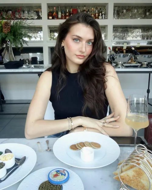 Thumbnail Discover the Captivating Beauty of Jessica Clements