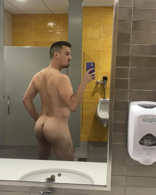 Thumbnail Both_Illustrator650: 41 Post-Workout Gym Bathroom Selfie - GaybrosGoneWild