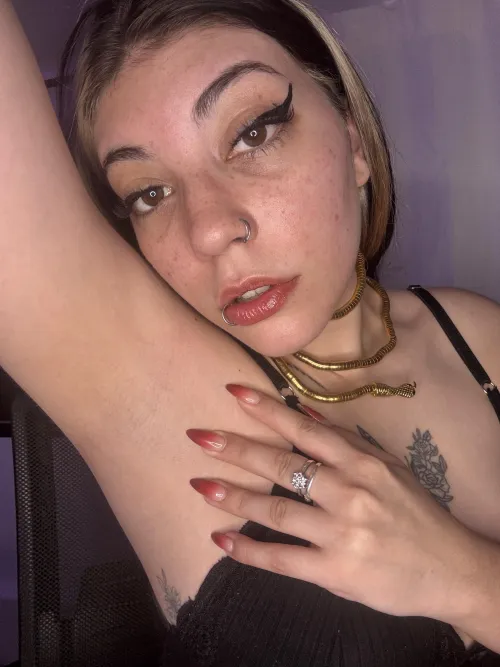 Thumbnail Shaved Pits Appeal: Explore the Allure of Smooth Armpits