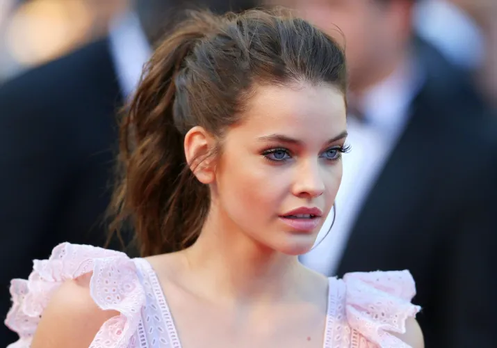 Thumbnail rom003 Exposes: Barbara Palvin's Captivating Charm