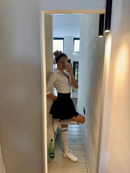 Thumbnail urfavvsophie's Allure: Looking Lovely in a Skirt