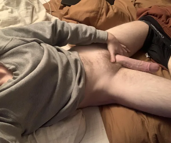 Thumbnail Tempting Invitation: A 26-Year-Old Awaits in Bed