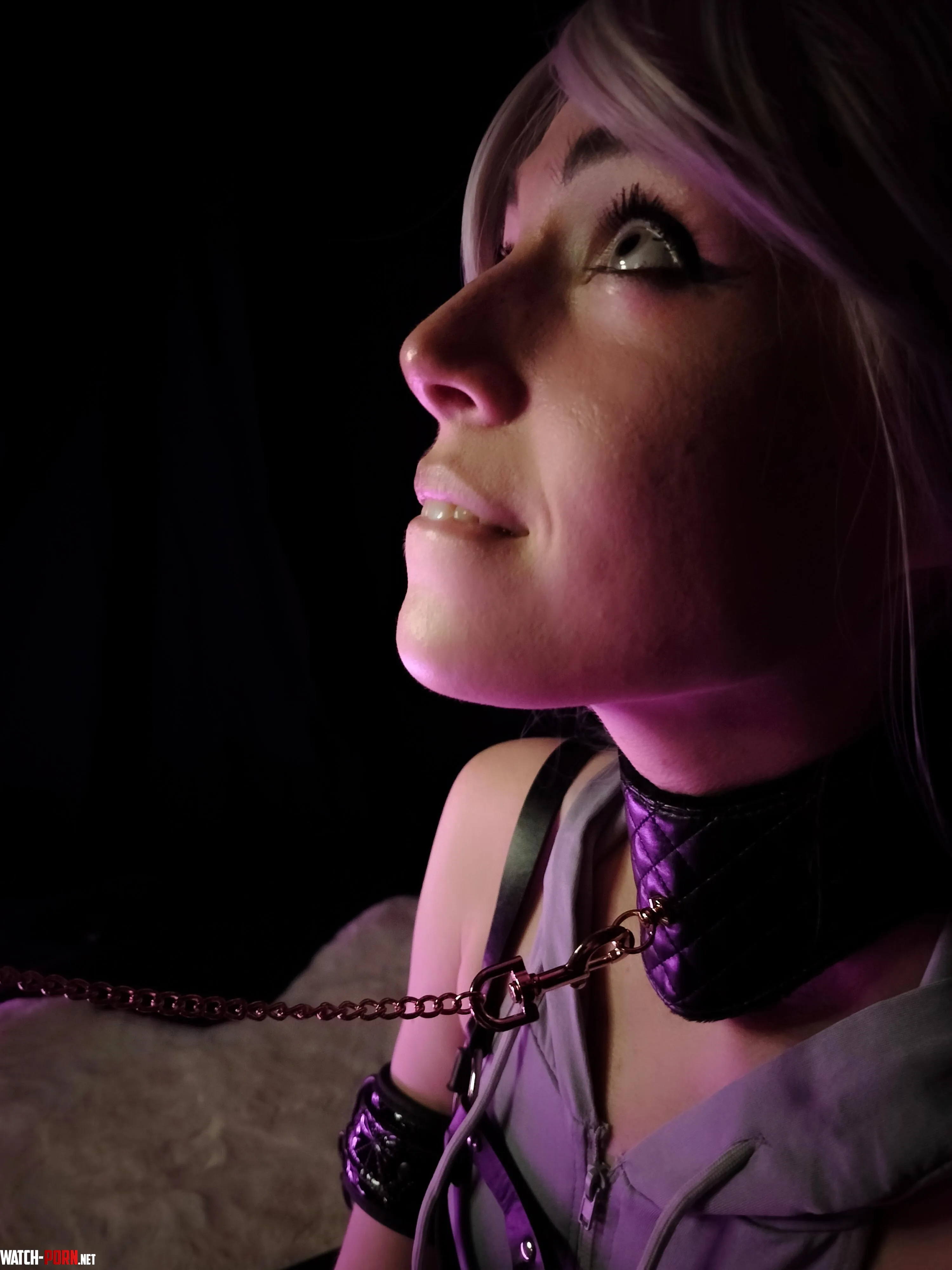 Dynamic Lighting pic frome trying a posture collar by abby_rabbit