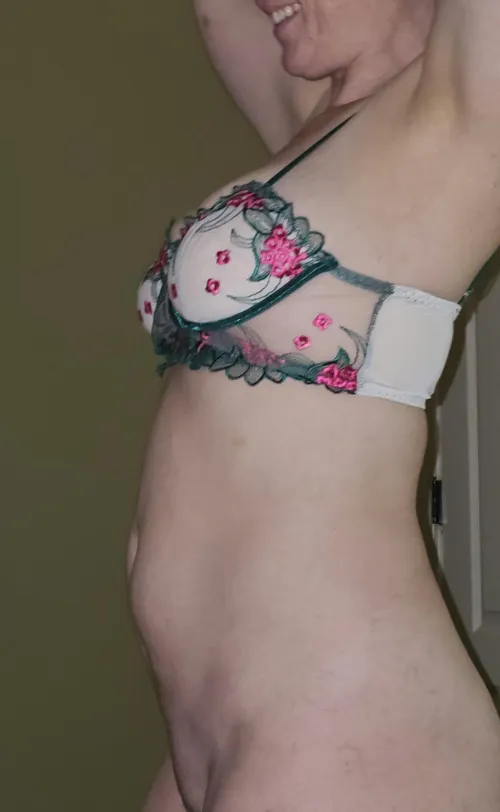 Thumbnail Mombod Fashion: Another New Bra to Try