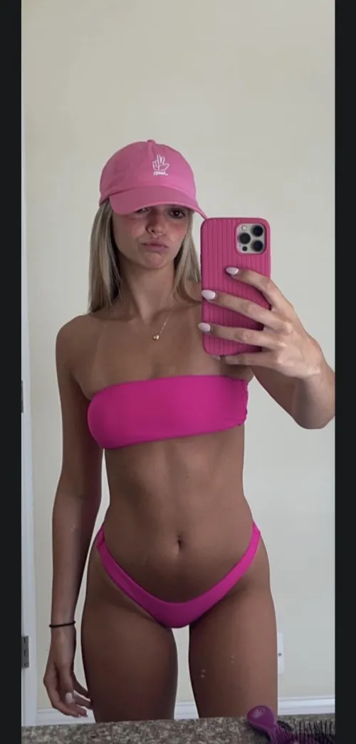 Thumbnail Scoopthepoop182 Showcases All Pink Bikini Beauty