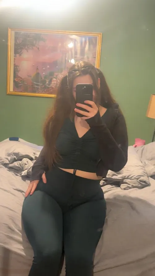 Thumbnail Meaaly26's Mommy Thighs Demand Attention | MirrorSelfie