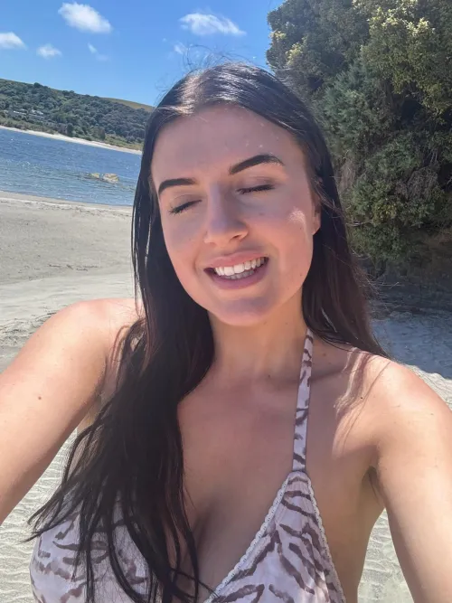 Thumbnail Beach Babe Vibes: sophoalicexo's Journey