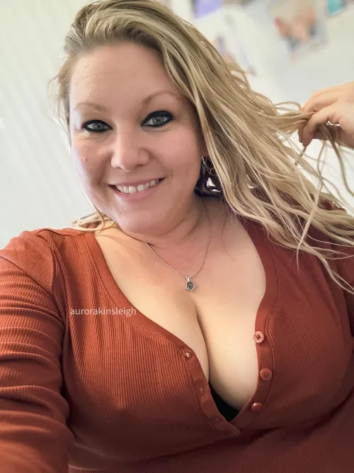 Thumbnail Celebrate the New Year with AuroraKinsleigh in BBW_Chubby Category