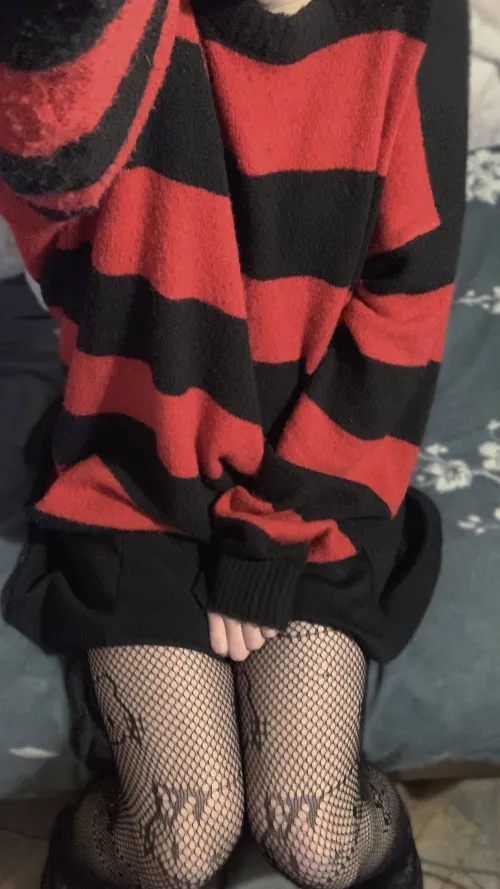 Thumbnail mareimbriumm's Shy New Skirt Selfie Tease