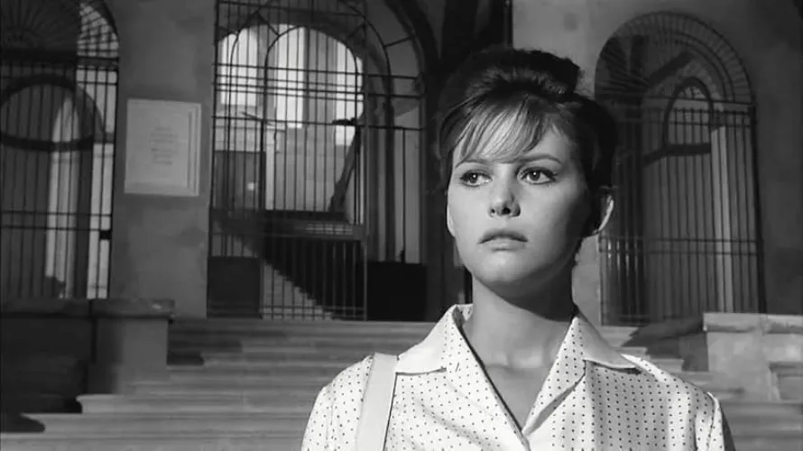 Thumbnail Claudia Cardinale: A Tribute to Beauty | HWKD65