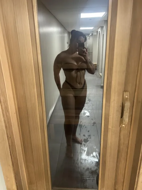 Thumbnail Post-Gym Sauna Essentials by Yaelnextdoorvip | AmazingCurves Category