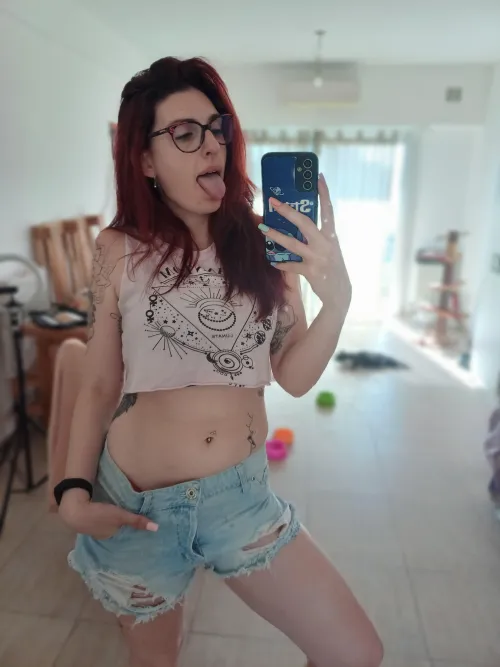 Thumbnail Crazyromi's Favorite Shirt Revealed | Croptopgirls