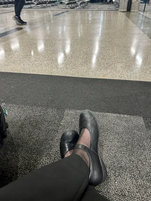 Thumbnail Pantyhose and Pants: Stylish Travel Choices | flytoeat