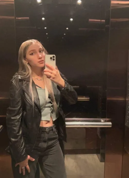 Thumbnail Charming-Ripple33 Rocks the Elevator with a Classy Girl | classygirls