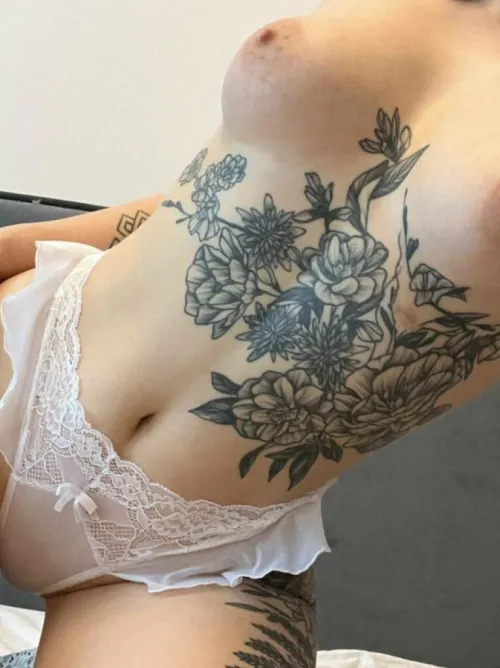 Thumbnail Tianaavadora's Thoughtful Gesture: 'Nude Boobs' Offer for You