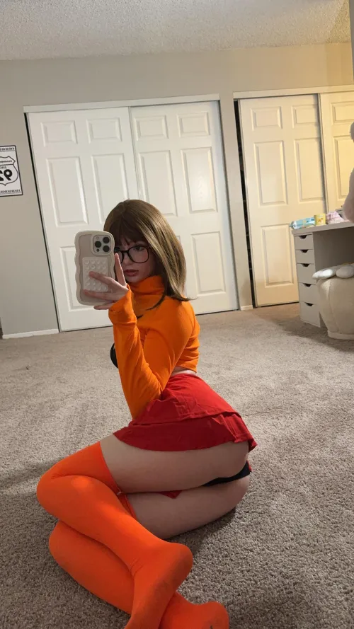 Thumbnail Velma by Smeeps: The World of Cosplaybutts