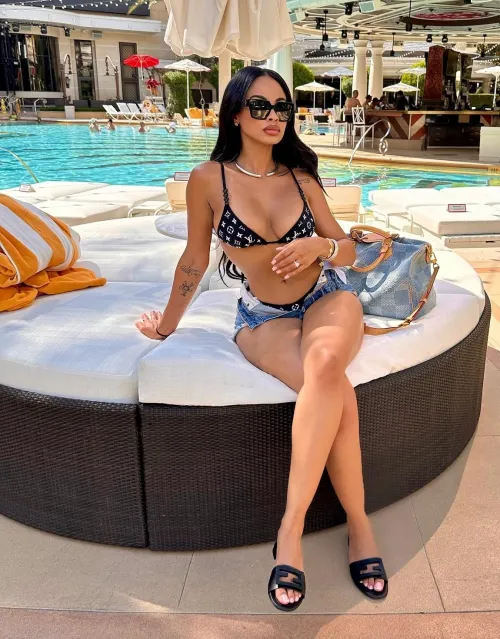 Thumbnail slypumpkin26 Unveils Ana Montana's Bikini Beauty