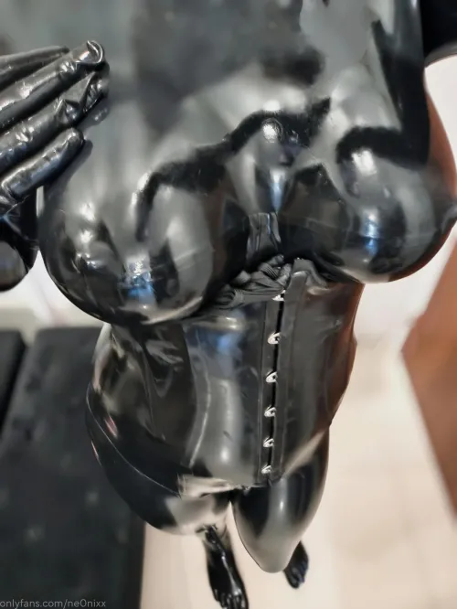 Thumbnail ne0nixxxx Invites You to Check Your Reflection on LATEX - ShinyPorn