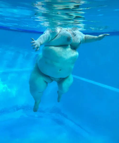 Thumbnail PeppermintFatty_69 Asks: 'Do You Like Seeing My Fat Body Float in Water?' in BBWnudists