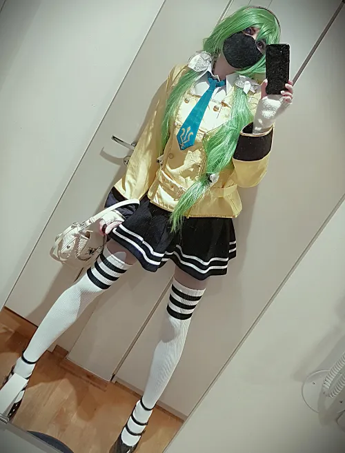 Thumbnail ShadowPrincessN7 Shines in CC Schoolgirl Cosplay