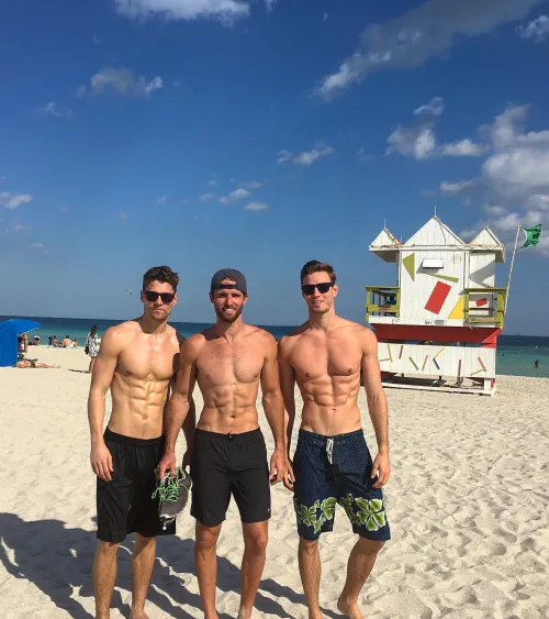 Thumbnail Mischief in Miami: Three Bros 25 by heyyomikeymike in Broslikeus