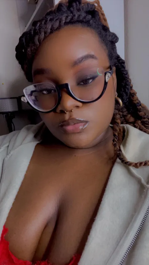 Thumbnail Fully Clothed Pic Stops and Stares - MadamDai in BBW Seduction