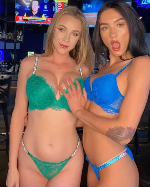 Thumbnail Green and Blue Beauty: A Sexygirls Story