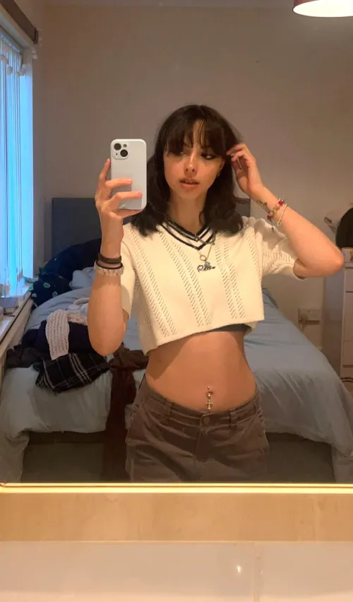 Thumbnail Crop Top Confidence: Past_Scale_6240's Fashion Journey