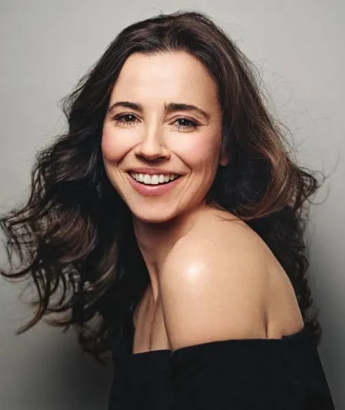 Thumbnail Linda Cardellini: A Timeless Beauty | JumpySignature5588 | PrettyGirls