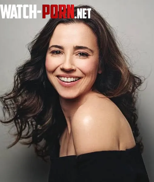 Linda Cardellini by JumpySignature5588