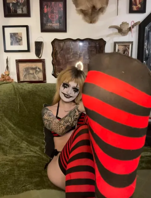 Thumbnail hodgyology's Revelation: Unveil Your Interest in Clown Girl Feet - Socksgonewild