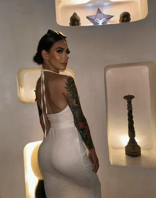 Thumbnail malibuu_barbie Blends Classy and Sexy in a Fashionable Revelation