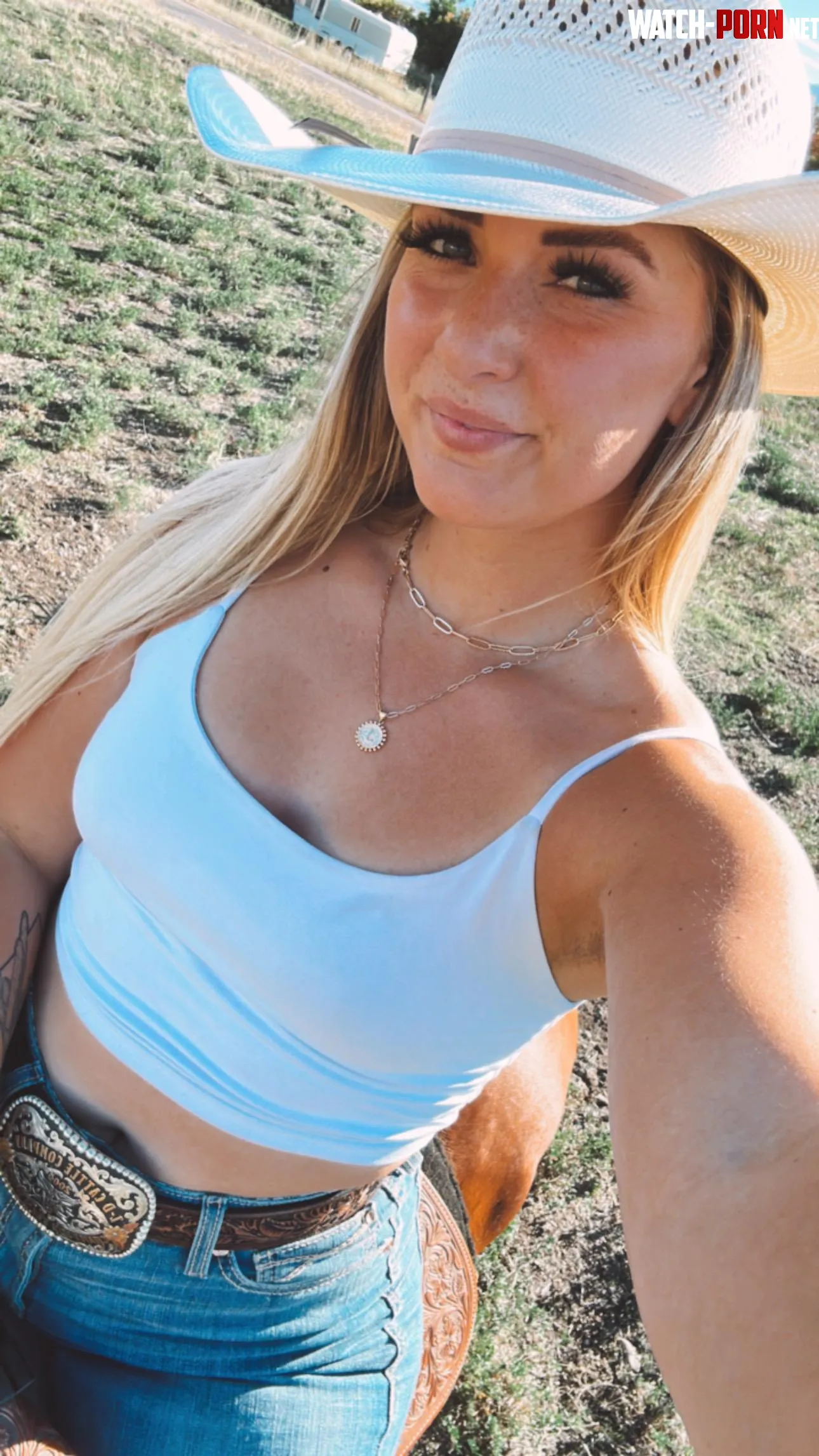 This country girl can surely give you a good ride by naughtydesertcowgirl