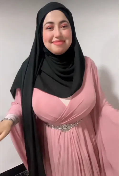 Thumbnail Discover the Allure of a Busty Hijabi by Desecr8or in 2busty2hide