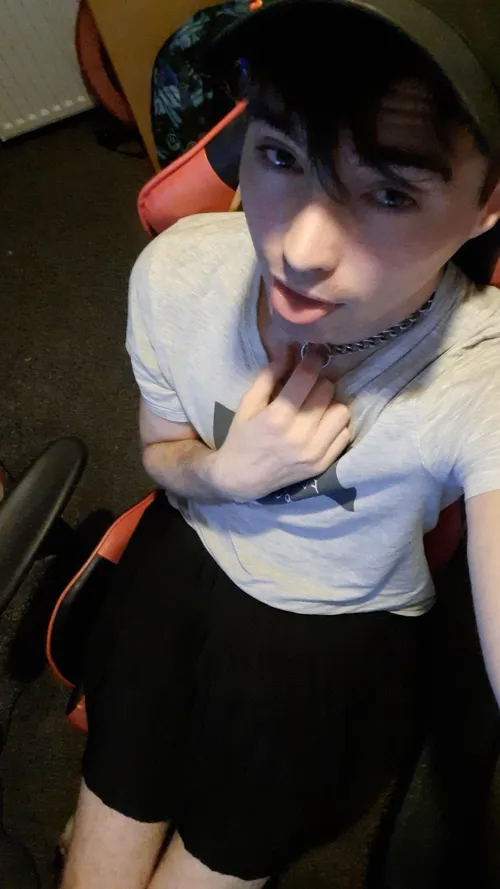 Thumbnail Chillin in Style: Jordz_19 Rocks a Skirt in the femboy Scene