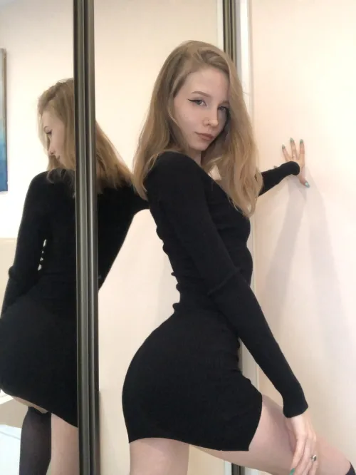 Thumbnail Vamper_lol's Teasing Desire in Tight Dress | Irresistible Temptation