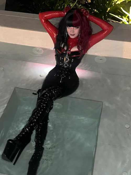 Thumbnail Dive into Desire: Swimming in Latex with GoddessJoyIsHOT