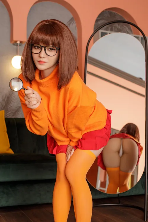 Thumbnail Velma Cosplay Extravaganza: Donnami's Stunning Portrayal