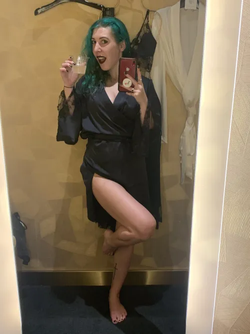 Thumbnail Silk and Champagne Dreams: Luxurious MirrorSelfies