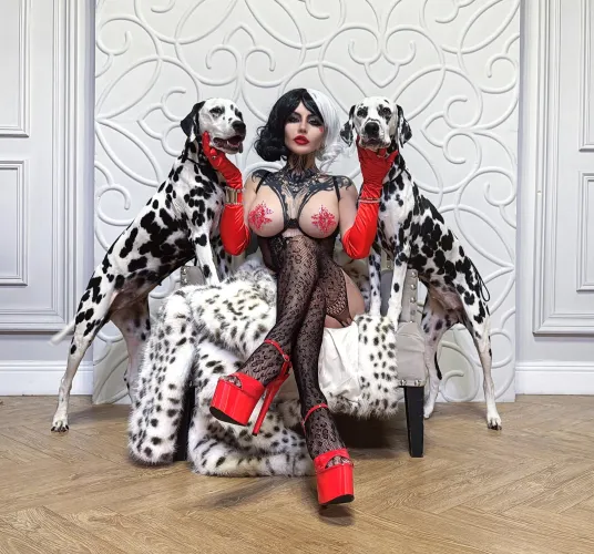 Thumbnail Cruella de Vil 101 Dalmatians by Vampandbeauty | NSFWCostumes