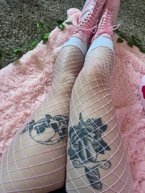 Thumbnail Pretty in Pink: F26 Unveils the Allure of ThickThighs | kosmic_kota's Portrait