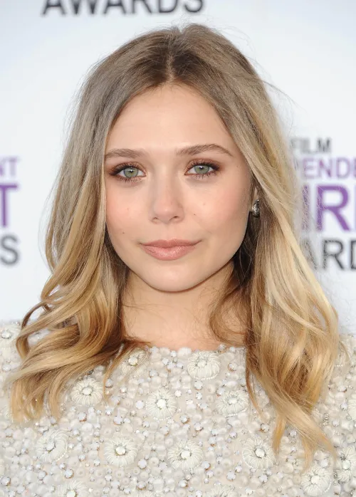 Thumbnail Elizabeth Olsen: Beauty Personified | Long_oil_