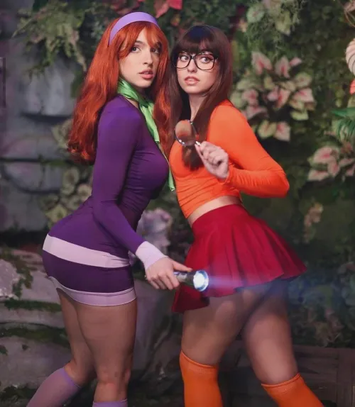 Thumbnail Artistic Cosplay: Daphne and Velma Representation | SavingsFit1496