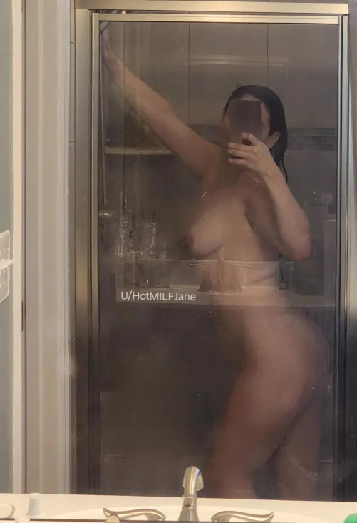 Thumbnail HotMILFJane's Steamy Shower Selfie Revelation | MirrorSelfie Category