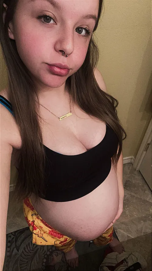 Thumbnail cassieonlyxo Delves into the World of Pregnant Petites' Fetishes