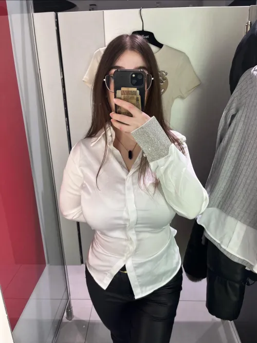 Thumbnail Lovely_amyoo Showcases the Best Duo: White Shirt and Busty Girl