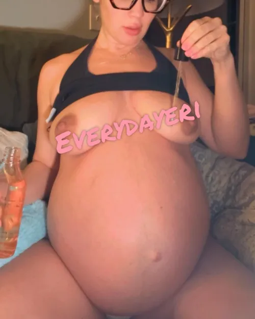 Thumbnail Which Part to Oil First? | ericaallday | PreggoPorn