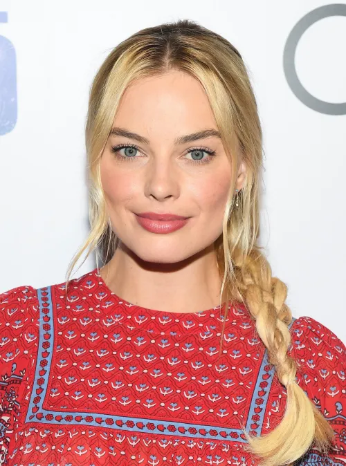 Thumbnail Stunning Margot Robbie | Long_oil_ | PrettyGirls Category