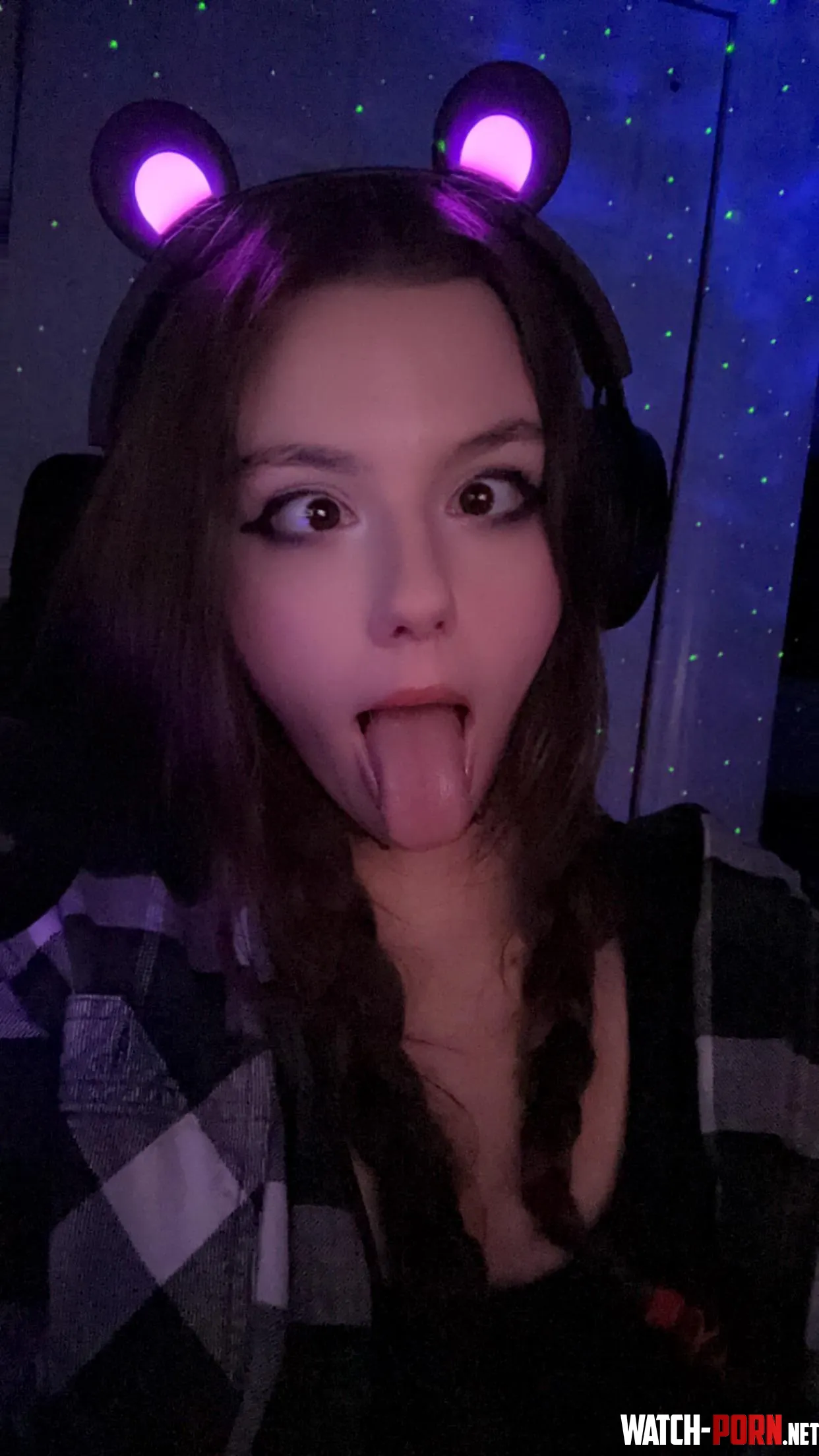 Im addicted to sticking out my tongue when Im gaming do you mind p  by Meaaly26